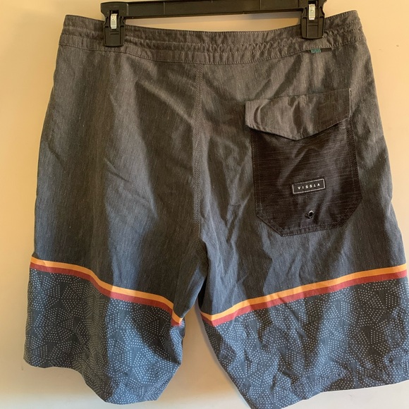 VISSLA Boardshorts size 32 - Picture 2 of 3